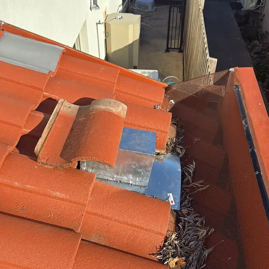 Gutter and one-way door proofing on terracotta Spanish roof tiles